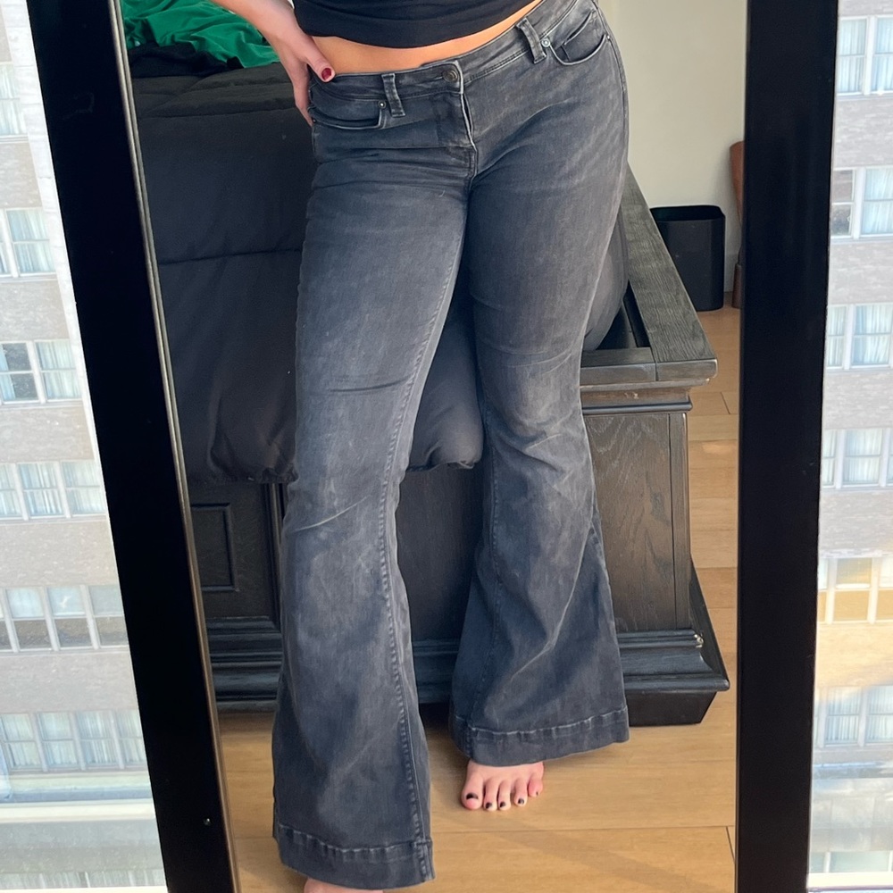 free people mid rise dark grey flare jeans🦇